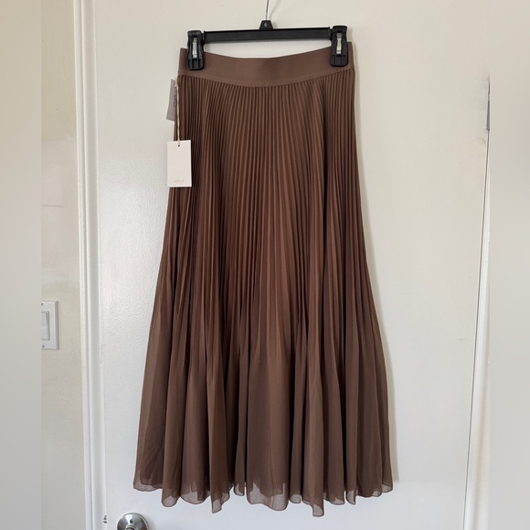 NWT WILFRED X ARITZIA TWIRL PLEATED SKIRT SZ M BROWN - Picture 1 of 4